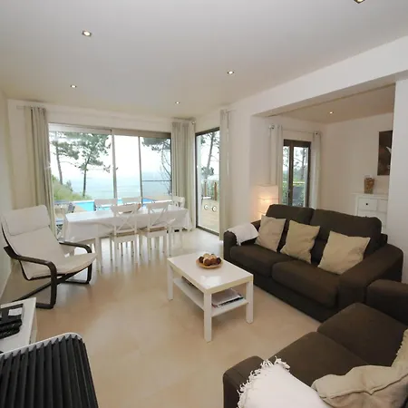 Modern In Cela Velha