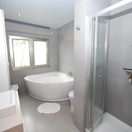 別荘 Modern In Cela Velha